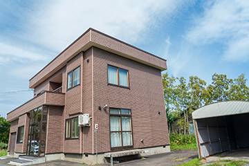 陸屋根防水の種類・費用・耐用年数を徹底解説!長持ちさせるポイントや業者選びの注意点も紹介