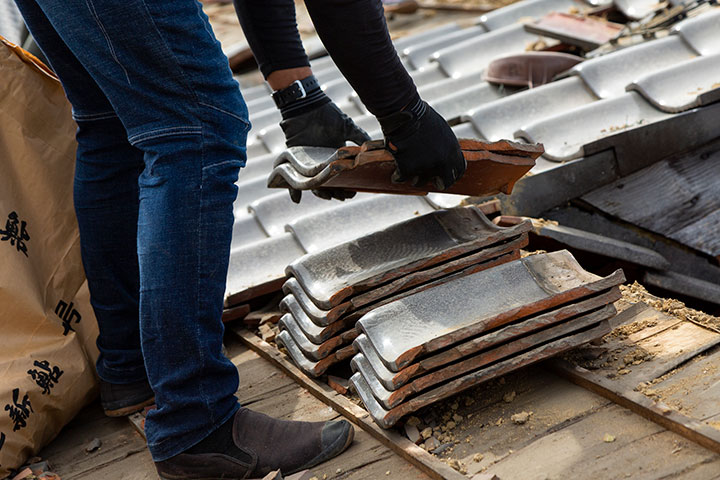 火災保険の屋根修理は経年劣化だと対象外?条件・具体例・見分け方を解説