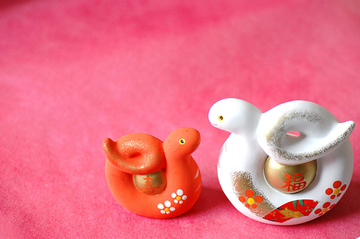 蛇の夢は金運アップや幸運の兆し？大きさ・数・色・感情など状況別に意味を紹介