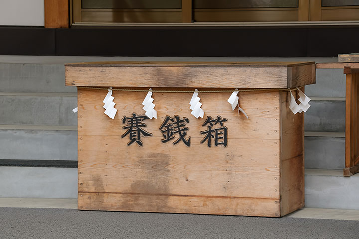 【2026年最新版】お賽銭はいくらがいい?神社・お寺の参拝方法も紹介!