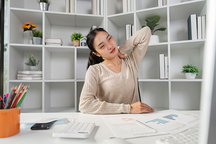 独り言が多い人の特徴・性格・心理とは?うざいと感じてしまうときの対処法も解説!