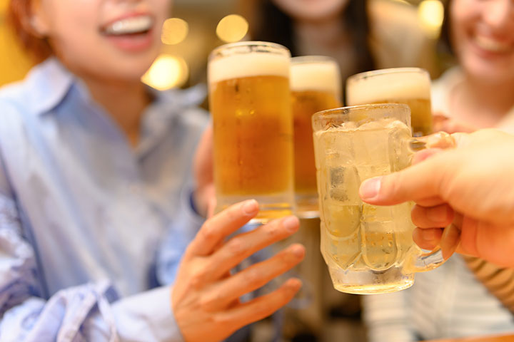 飲み会や結婚式で使える乾杯の挨拶まとめ！カジュアルなものから面白いものまで文例を紹介