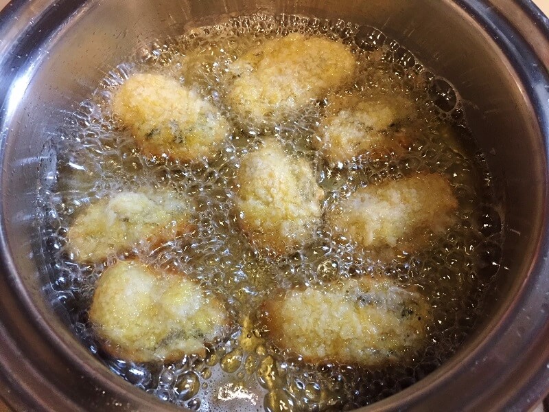冷凍牡蠣フライを上手に揚げるコツは 室温の油を上から注ぐ ニフティ不動産